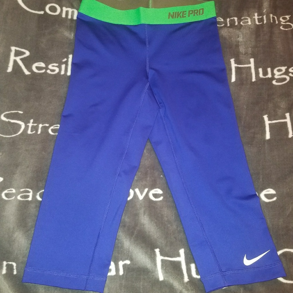Nike Pro capris